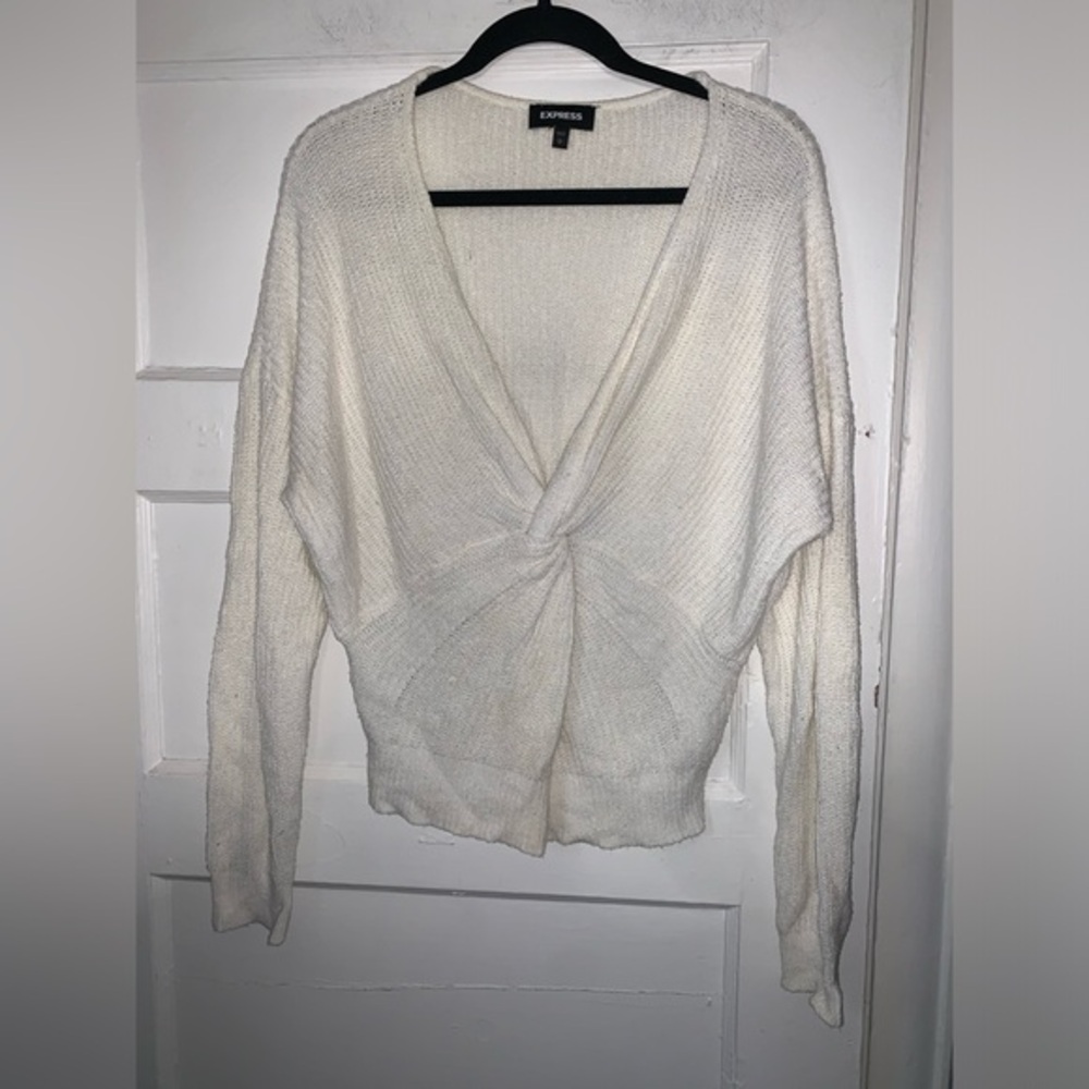 Express cream twist front long sleeve low v‎ neck sweater size large